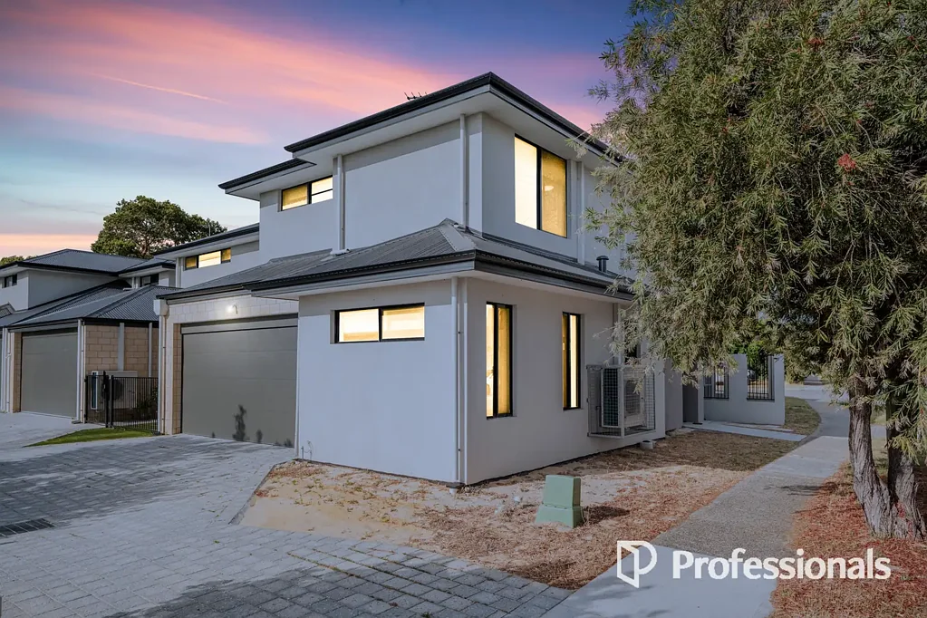 Near-New Modern Townhouse - Stylish, Spacious & Low Maintenance