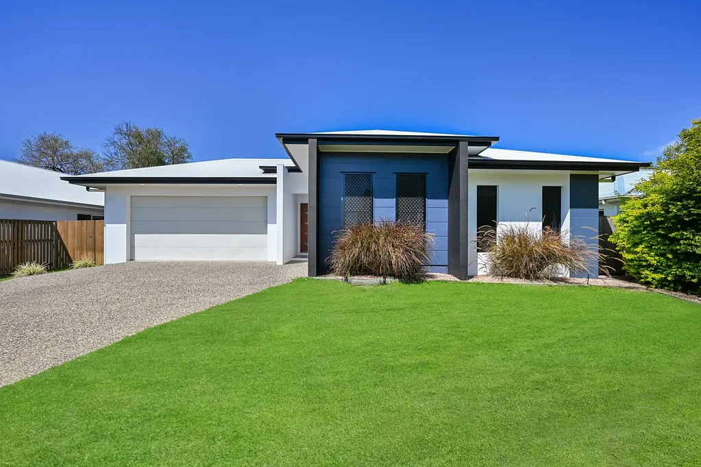 34 Dune Parade, Bushland Beach, QLD 4818