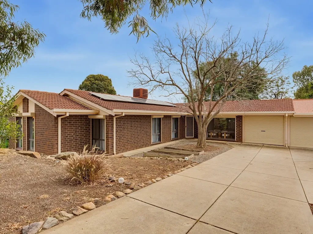 Onkaparinga Hills 4ਬੈੱਡਰੂਮ Stylish Family Living with Exceptional Entertaining in the Prestigious 'Oakridge Rise Estate' - Onkaparinga Hills