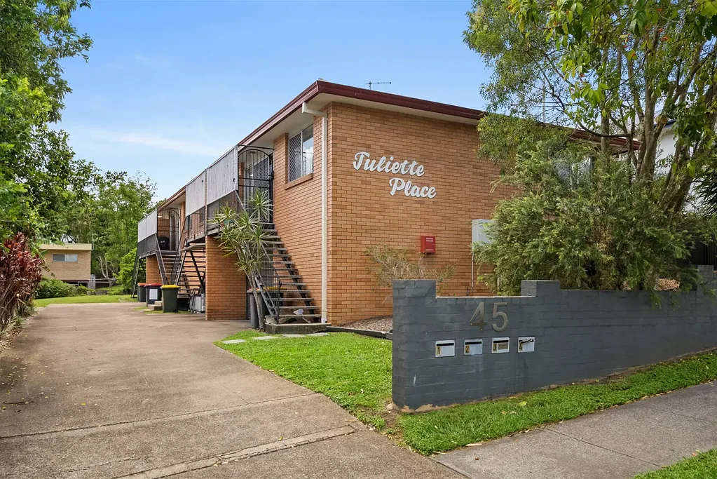 Annerley 2房 全新厨房电器 私密阳台 单层明亮通风 近CBD公交 学区房 医院近邻 本地购物 Charming 2-Bedroom Unit at the Back of a Boutique Block - Vacant & Move-In Ready!