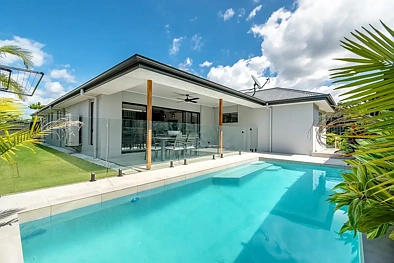 Coomera 4 Slaapkamer Live The Dream! Near New, Location & Community, Family Luxury, Unbeatable Value!