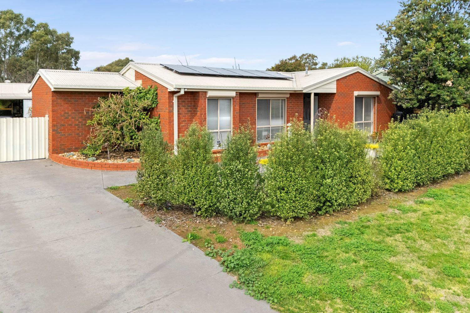 11 ROBERTSON ST, EPSOM VIC 3551, 0 Kuwarto, 0 Banyo, House