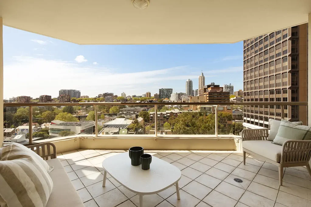 Woolloomooloo 1 Bedroom Beautifully appointed resort-style apartment with views