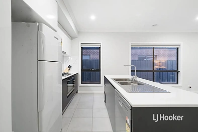 2 Irvine Avenue, Strathtulloh, VIC 3338, 4房, 2浴, House