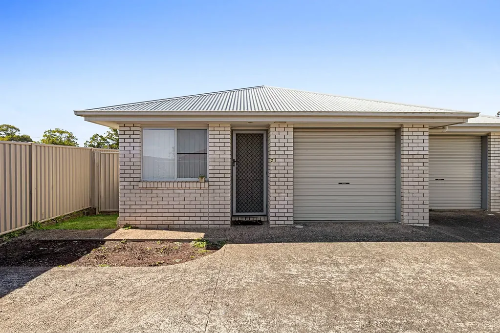 Harlaxton 3 Bedroom ½ Duplex, Bright & Airy, Private & Low Maintenance!