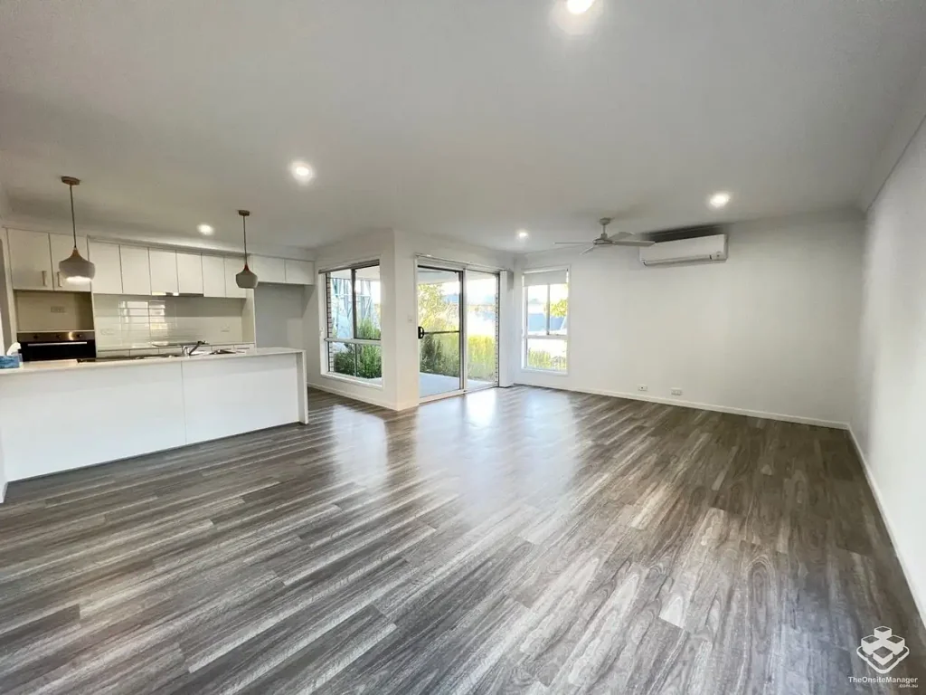 BRAND NEW BUILD IN KARAWATHA, BRAND NEW SOLAR PANNEL, TIMBER FLOOR