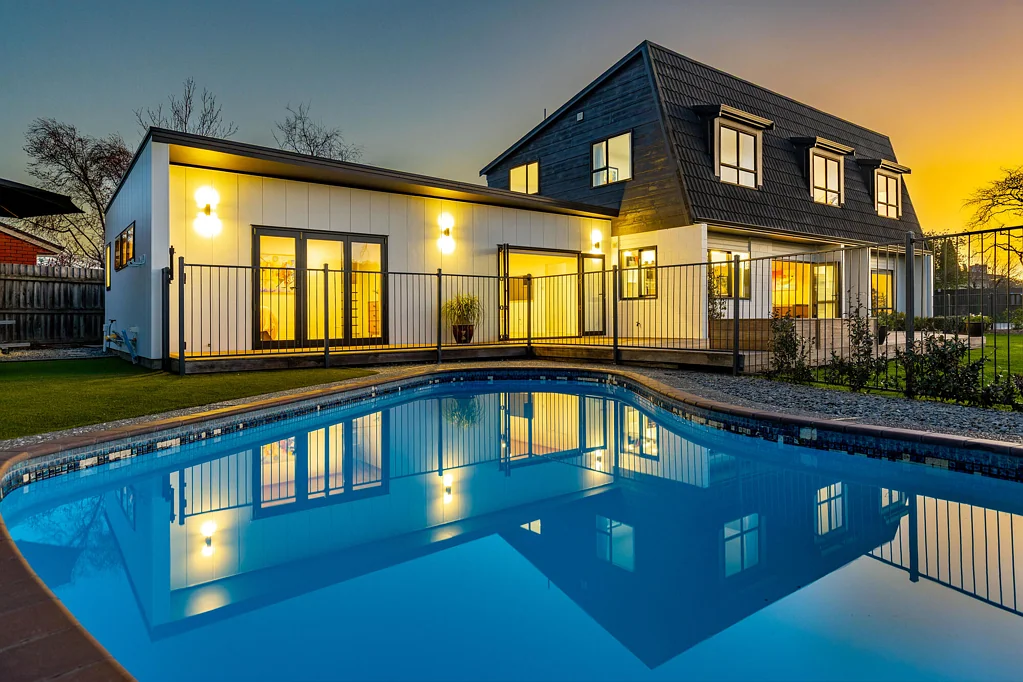 Redwoodtown 5Kwarto Supersized family living, all offers invited