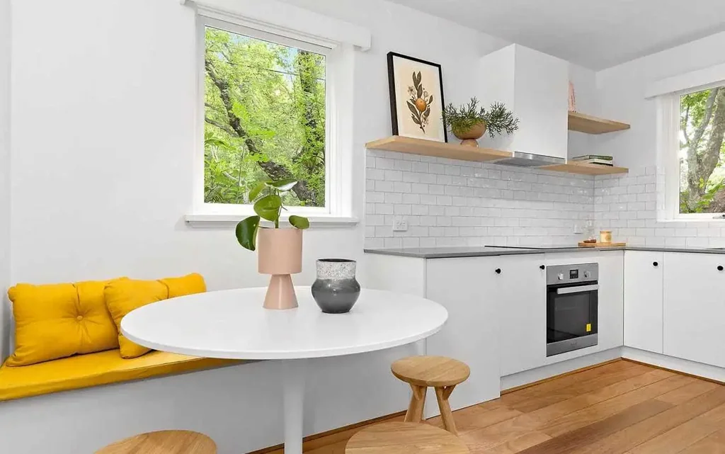 St Kilda West 2Zimmer Effortless Beachside Living in a Prime Locale