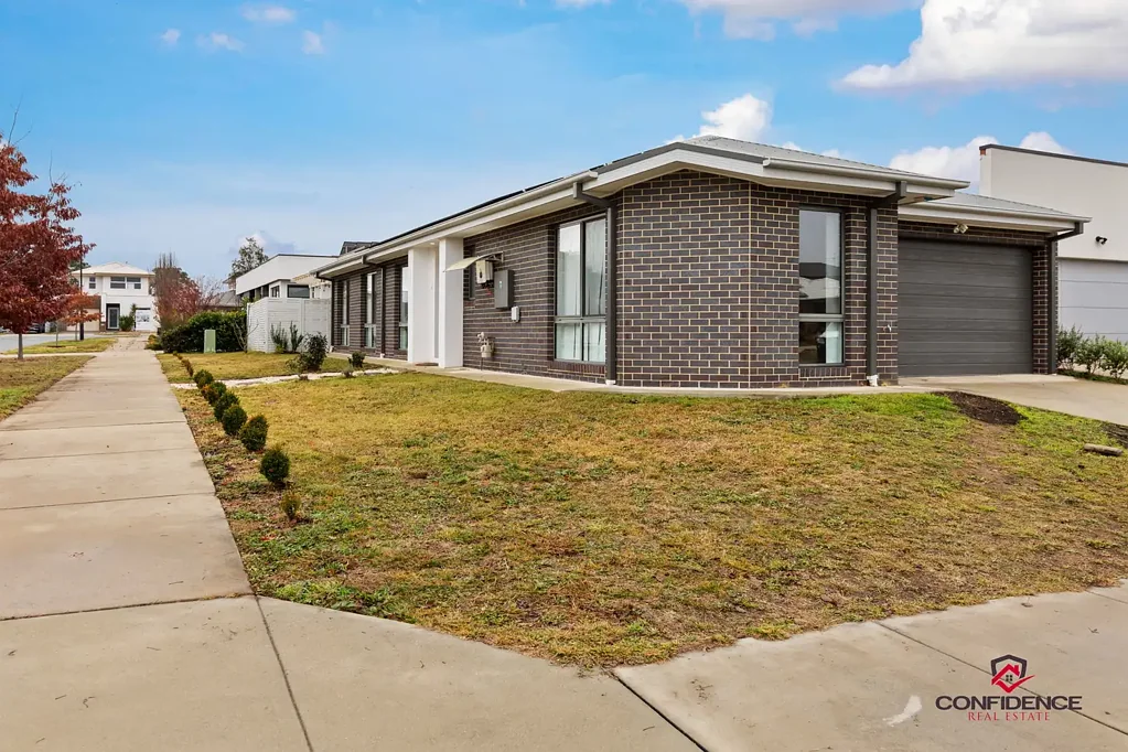 Throsby 3 Bedroom Contemporary Comfort in a Prime Throsby Pocket