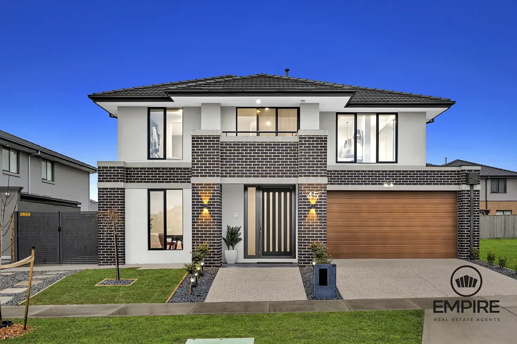 Clyde North 4房  Carlisle Homes Masterpiece! 4 Living Areas! Side Access! Park Facing!