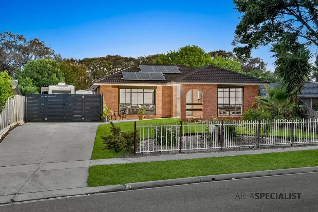 8 McMillan Court, Cranbourne North, VIC 3977