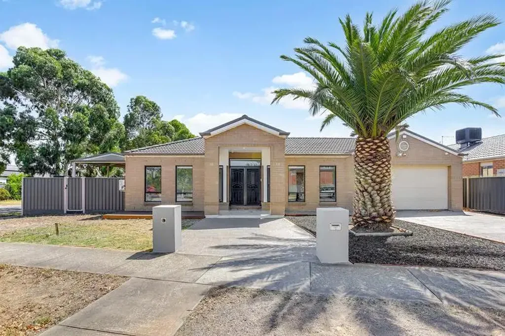 38 Heysen Parkway, Caroline Springs, VIC 3023