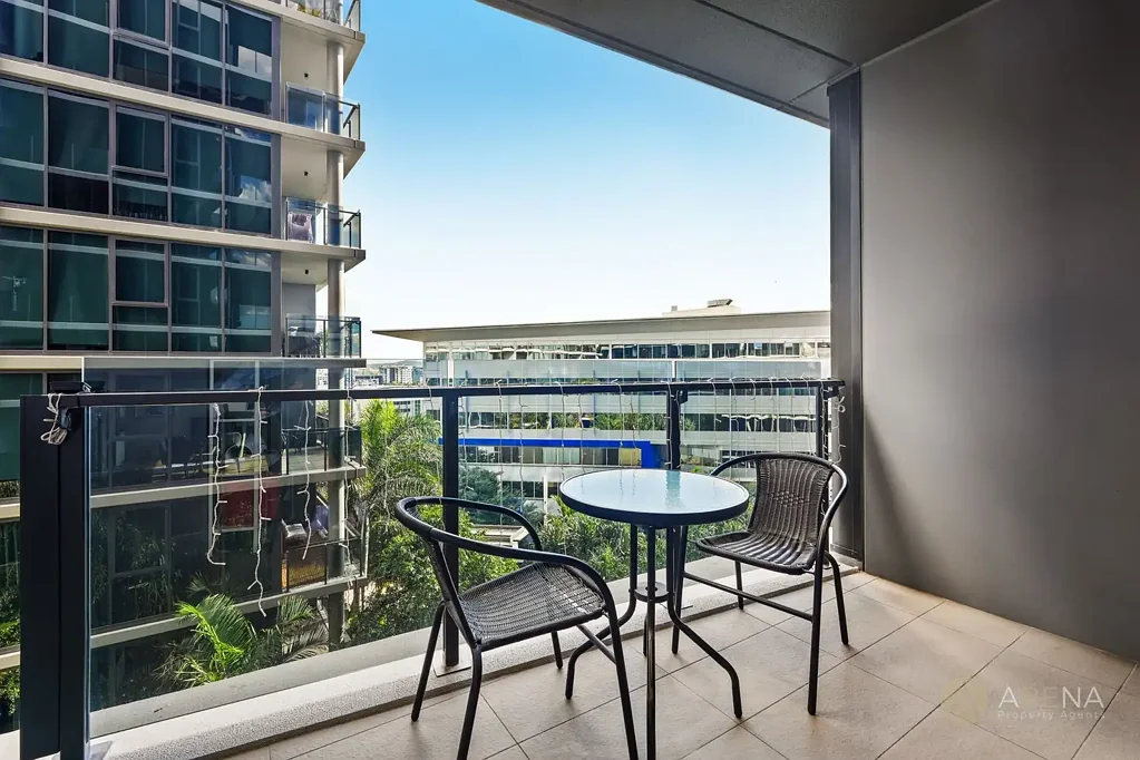 South Brisbane 1Kwarto 1 Bedroom + 1 Enclosed Study + Open Study Area + Extra Storage Space