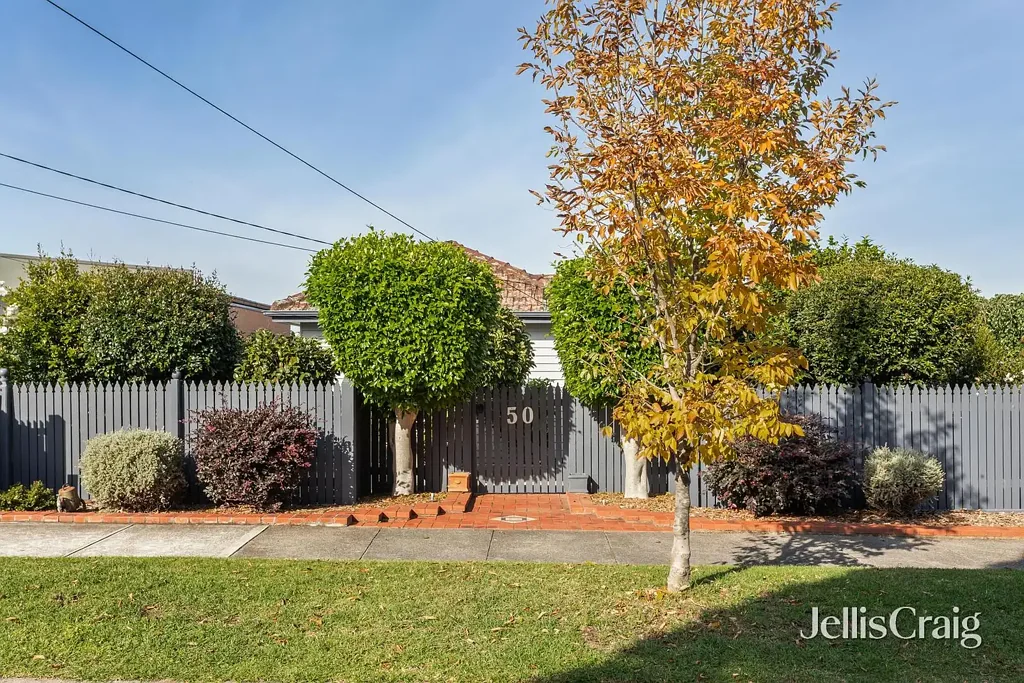 Bentleigh East 3ห้องนอน A renovated heart with a garden soul