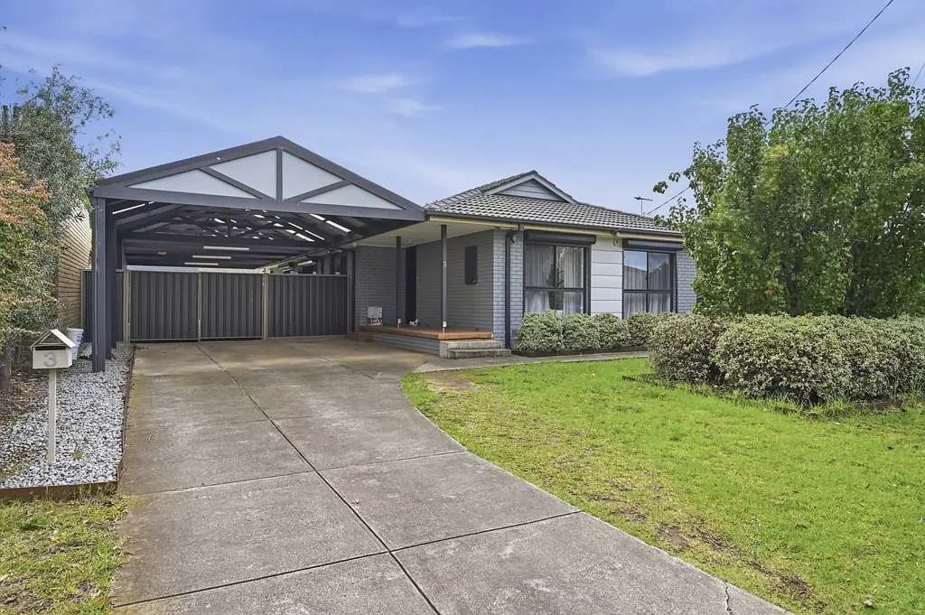 Comfortable Living in a Quiet Court Location