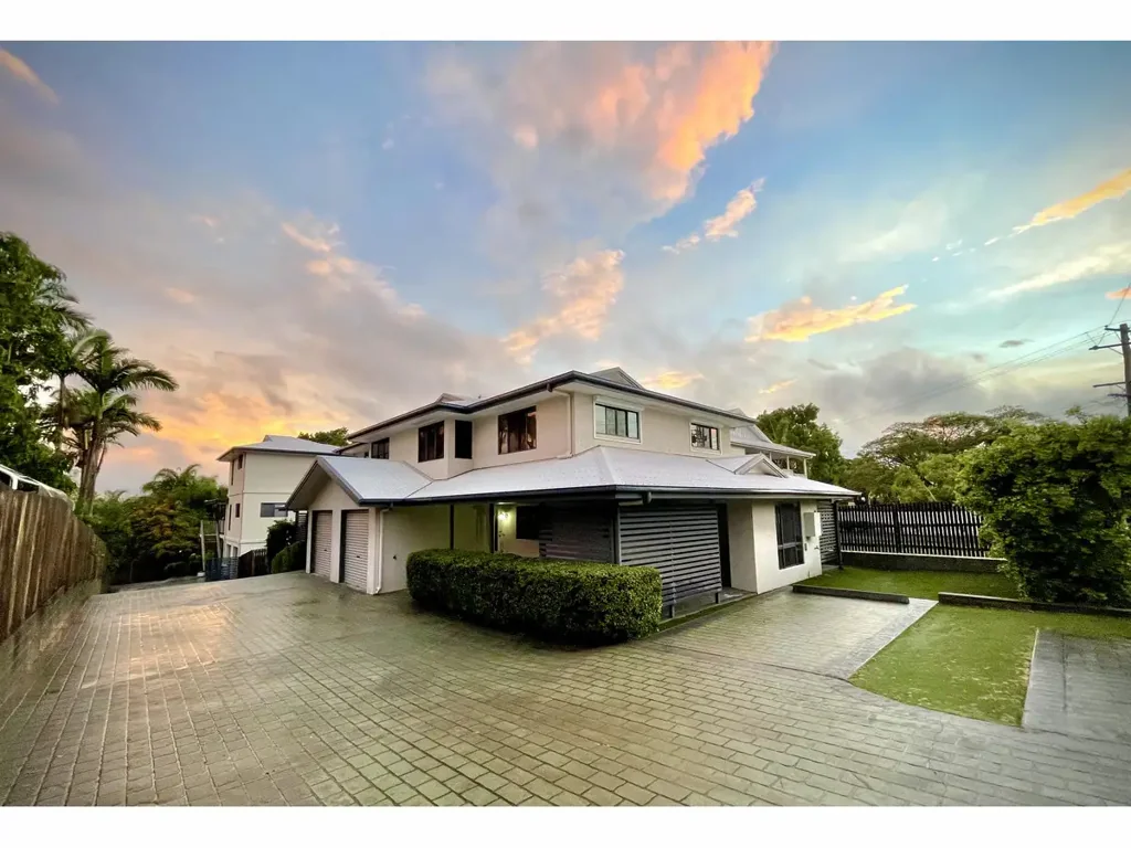 The Range 7ห้องนอน Opposite Rockhampton Grammar School | Triple-Income Stream | Prime 1,022m2 Allotment