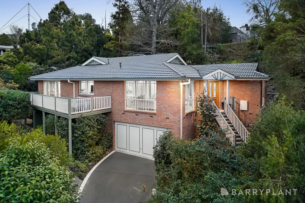 Croydon North 4 Bedroom Breathtaking Views & Botanical Bliss.