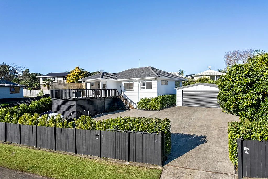 Te Atatu Peninsula 3ਬੈੱਡਰੂਮ Sunny and warm sanctuary!