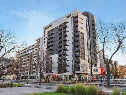 Fully Furnished Prime 2-Bedroom Apartment Near Melbourne University!