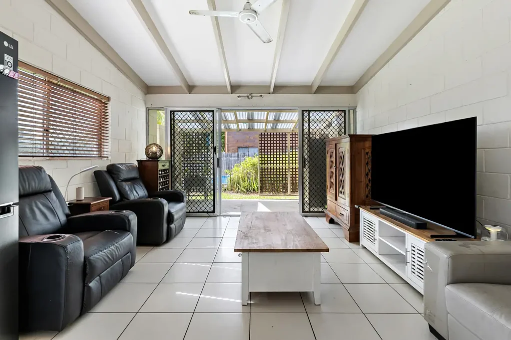 Strathpine 2 Bedroom Stylish, Spacious Living in a Prime Strathpine Location
