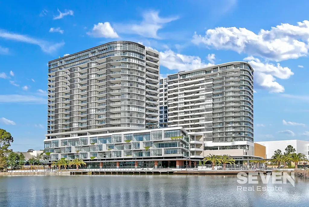 LAKESIDE LUXURY APARTMENT WITH STUDY | ESPLANADE NORWEST