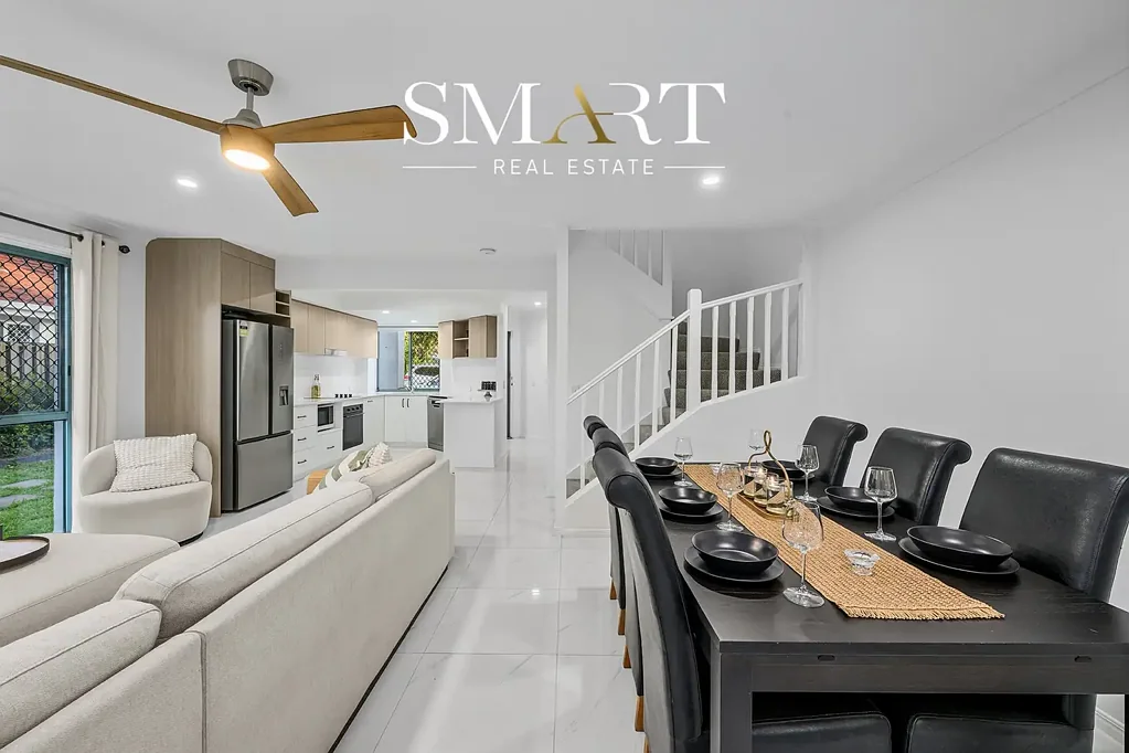 Ashmore 3બેડરૂમ Modern Contemporary Renovated End Townhouse with Pool, Tennis Court & Solar - Close to Playground, Dog Park, Schools & Shops!