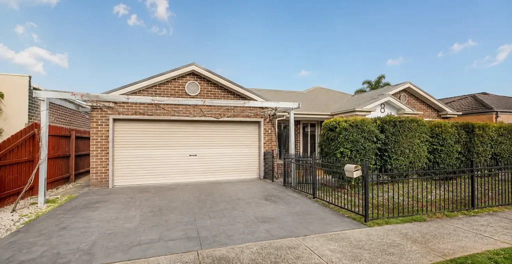 Spacious 4-Bedroom Family Home with 3 Living Areas, Two Kitchens & Solar Panels