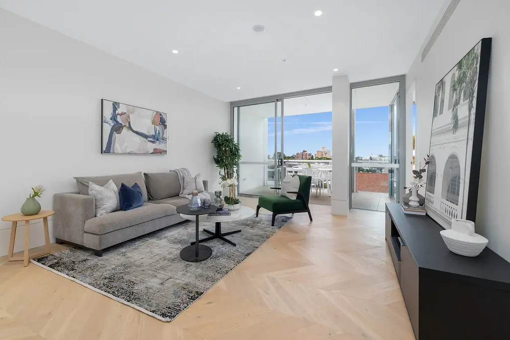 Neutral Bay 2कमरा Sun Filled East Facing Sub Penthouse