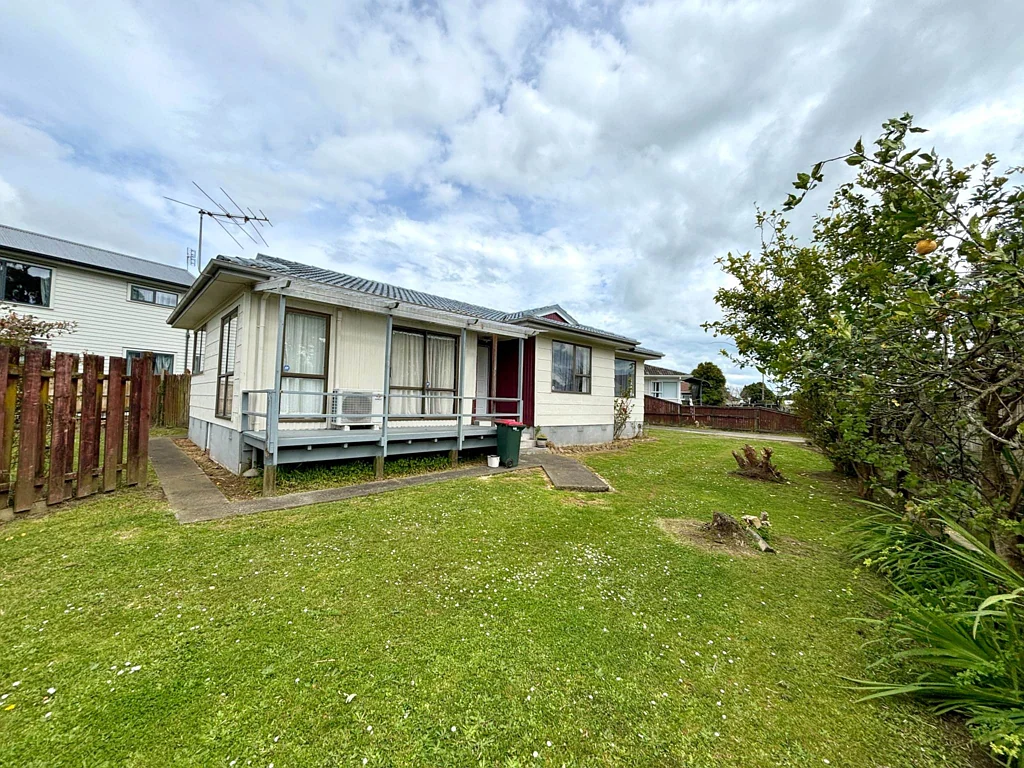 Renovated 3-Bedroom Home with Extra Rumpus Roo...