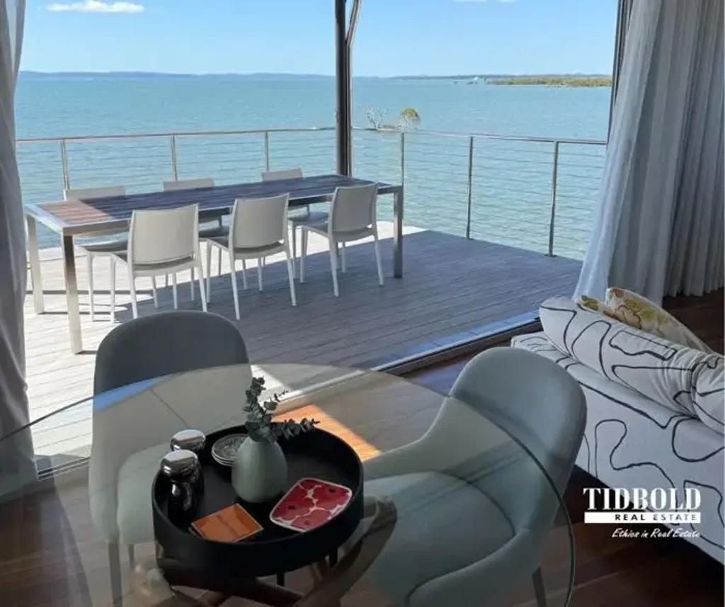 Cleveland 4chambre CLEVELANDS BEST WATERFRONT ADDRESS!