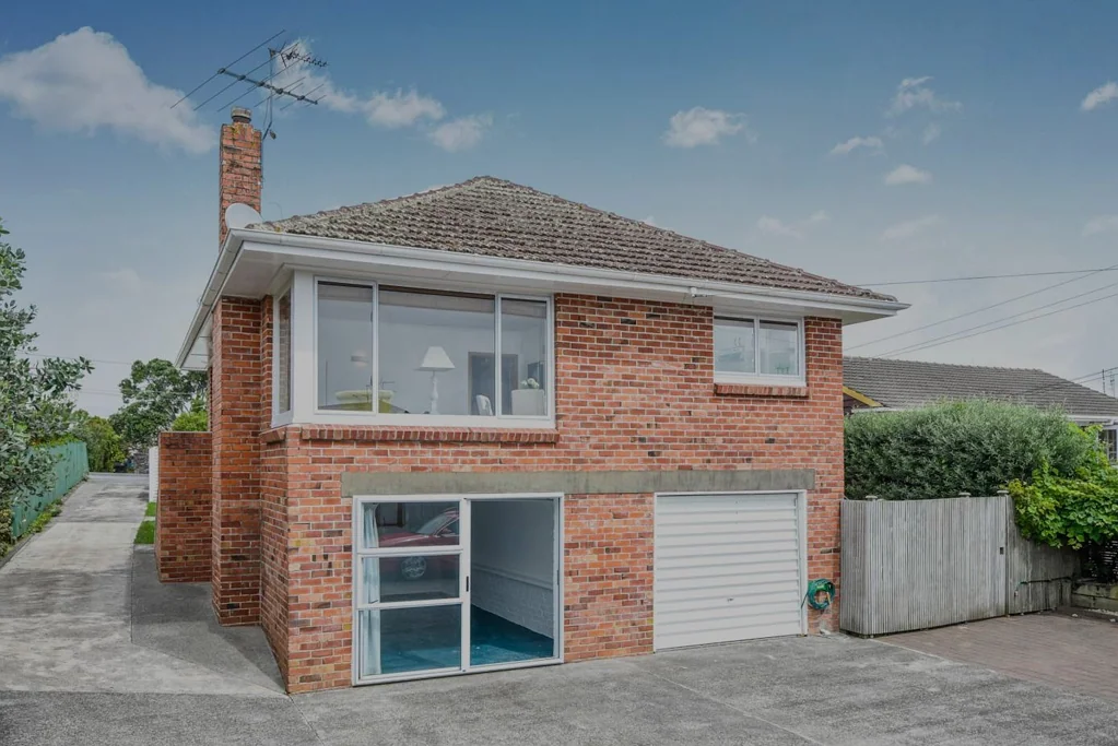 2 Bedrooms + Large Rumpus & Garage!
