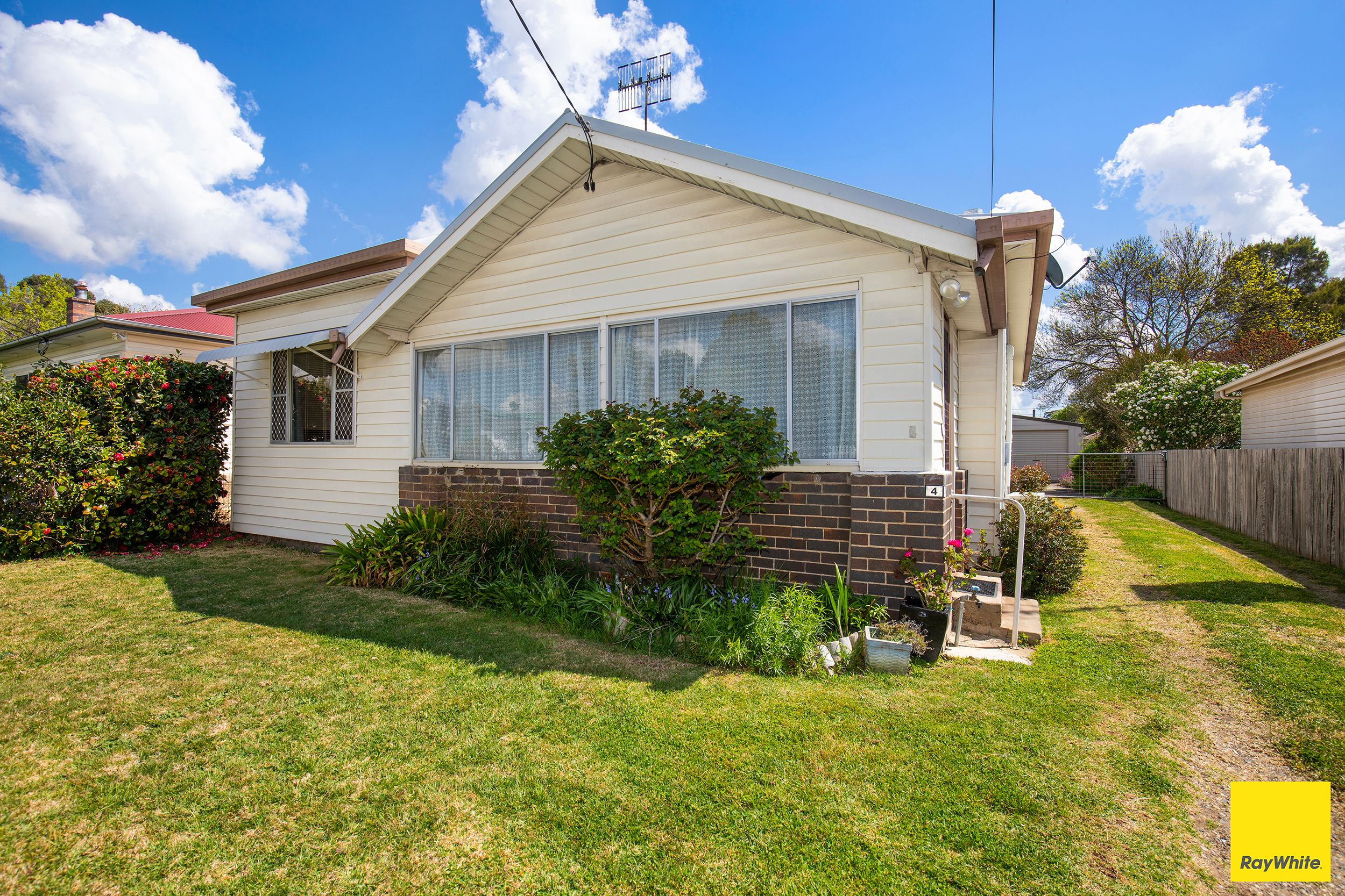 4 FITZGERALD AV, ARMIDALE NSW 2350, 0部屋, 0バスルーム, House