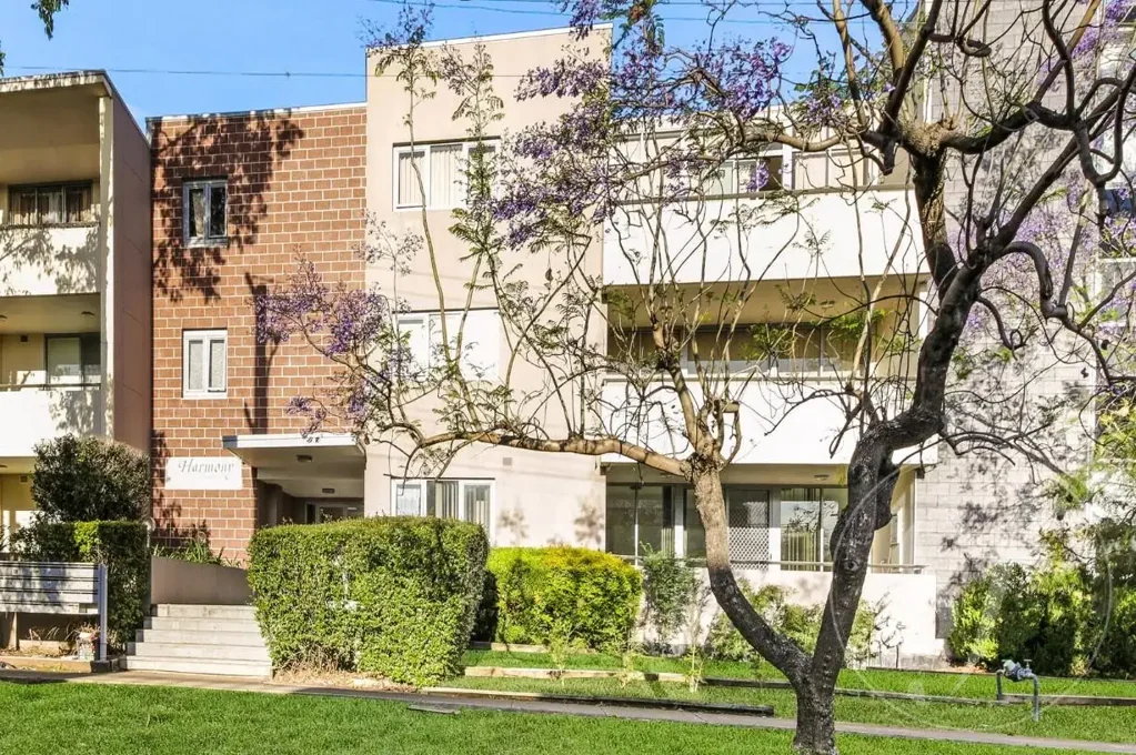 Townhouse-Style Living!