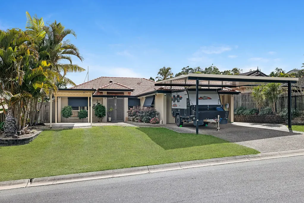 4 Fainter Court, Pacific Pines, QLD 4211