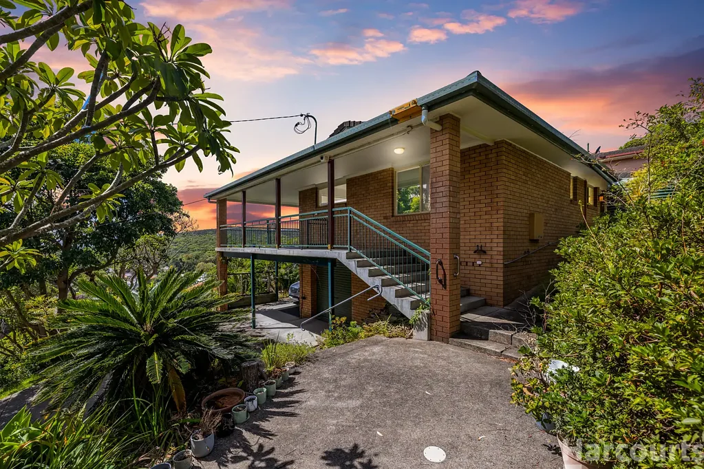 Arakoon 3chambre A tightly held coastal home with best views of Trial Bay
