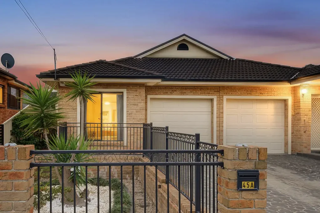 Guildford 4બેડરૂમ Spacious Single Level Duplex Offering Exceptional Family Living