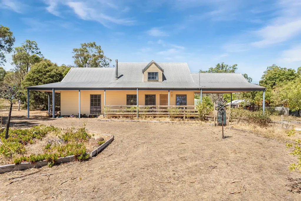 Junortoun 5 Bedroom Spacious family living on 5 acres, minutes from Strathfieldsaye