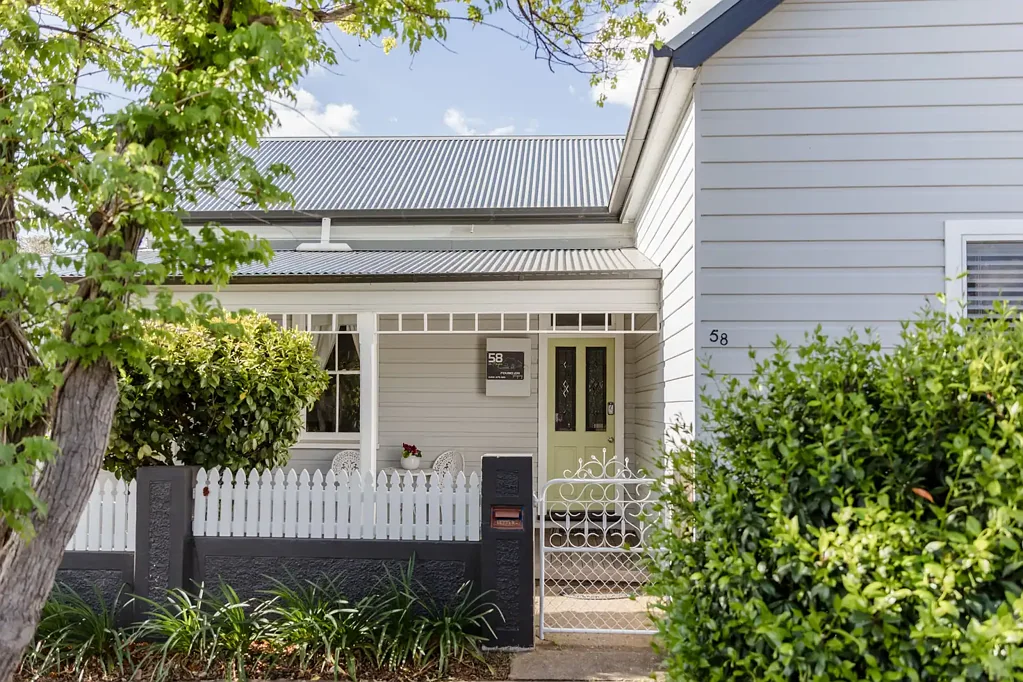 Gulgong 3ਬੈੱਡਰੂਮ Charming Cottage In The Heart Of Historic Gulgong With Development Potential