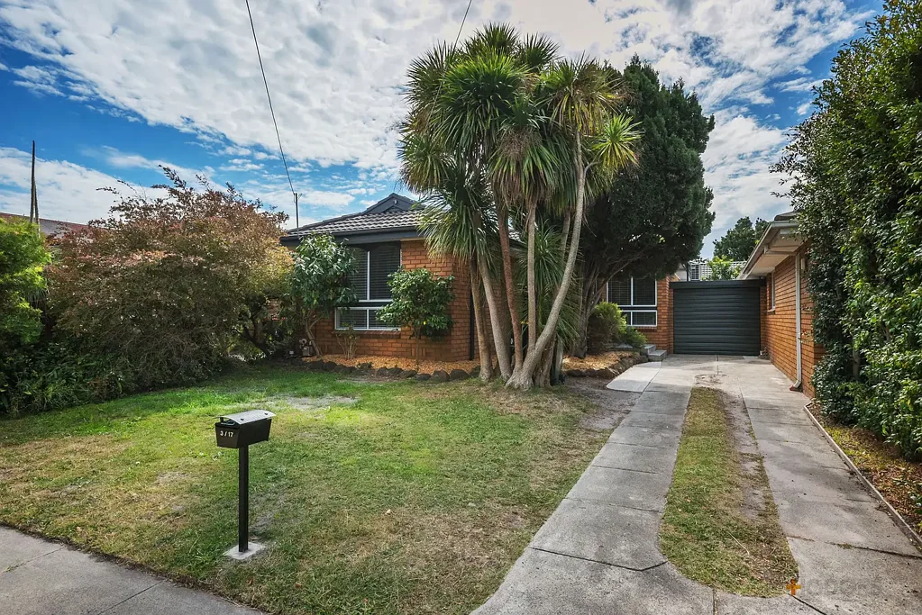 RENOVATED | BRIGHT & SPACIOUS | GREAT LOCATION