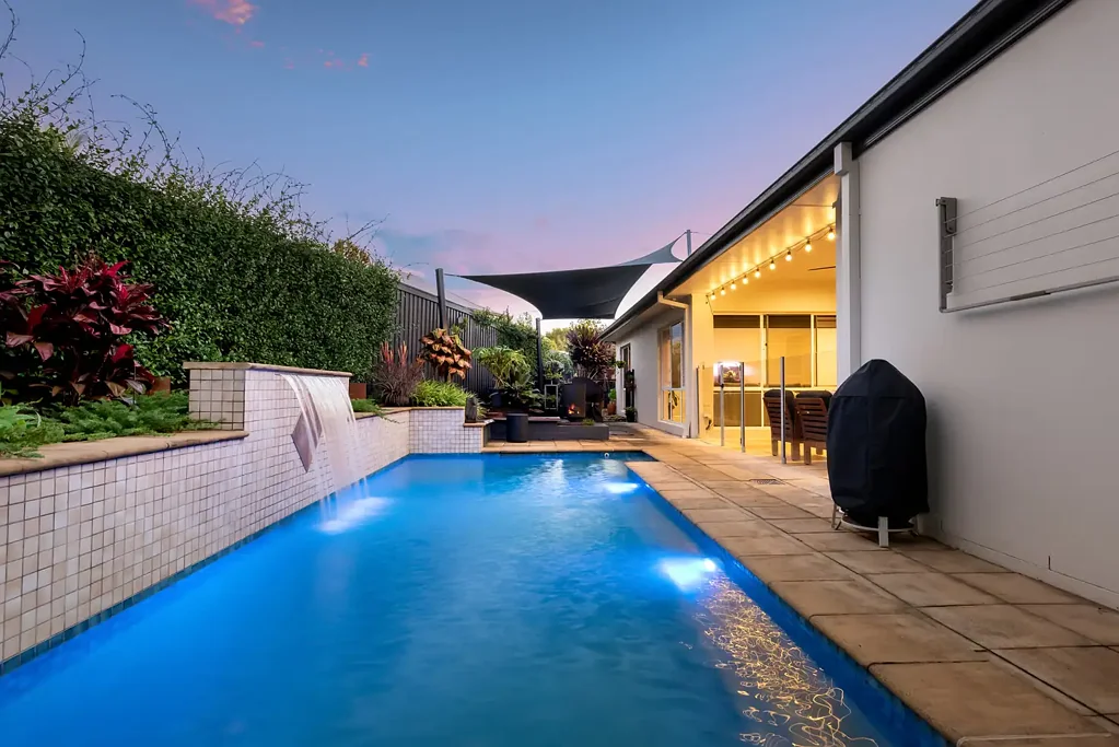 Coomera 5房  Resort-Style Family Living on a Massive 836m² Block in Coomera Waters