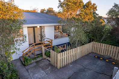 Newlands 3房  Renovated, sunny and ready to live in