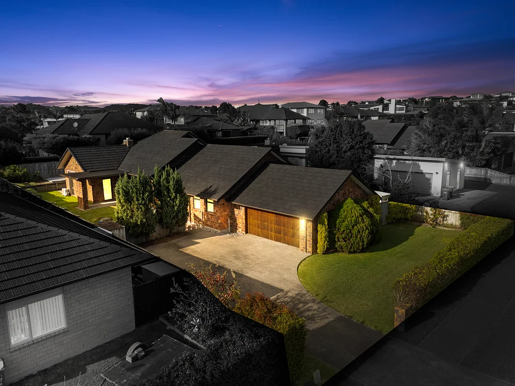 Beachlands 5 Bedroom Generous & Stylish - Spinnaker Bay Opportunity!