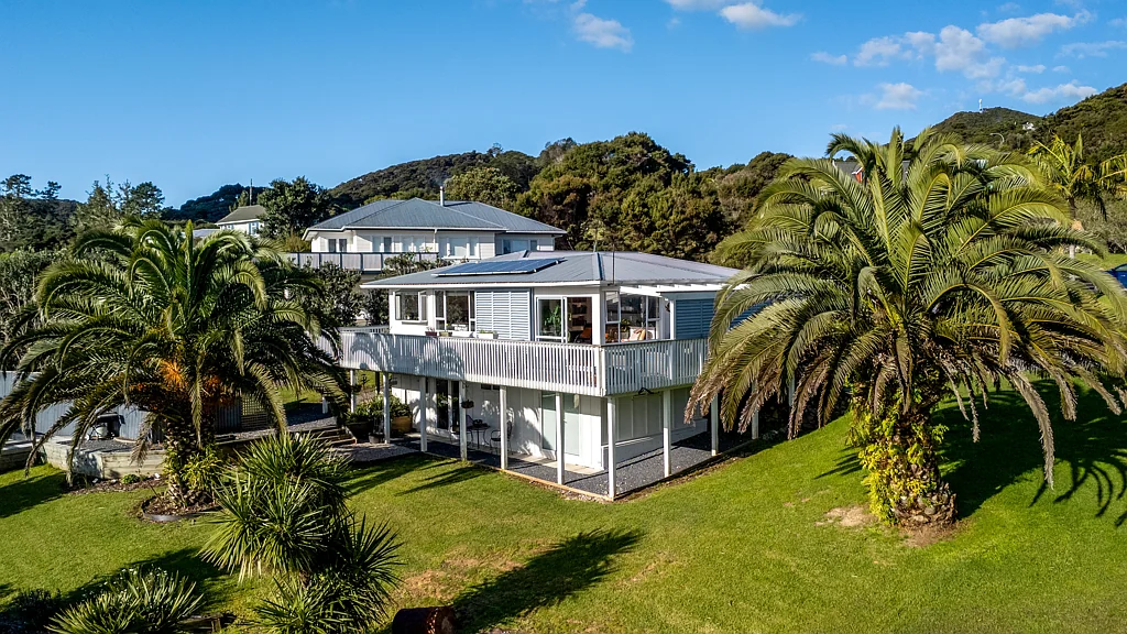 Russell 4房  Stunning Coastal Home with Water Views in Russell