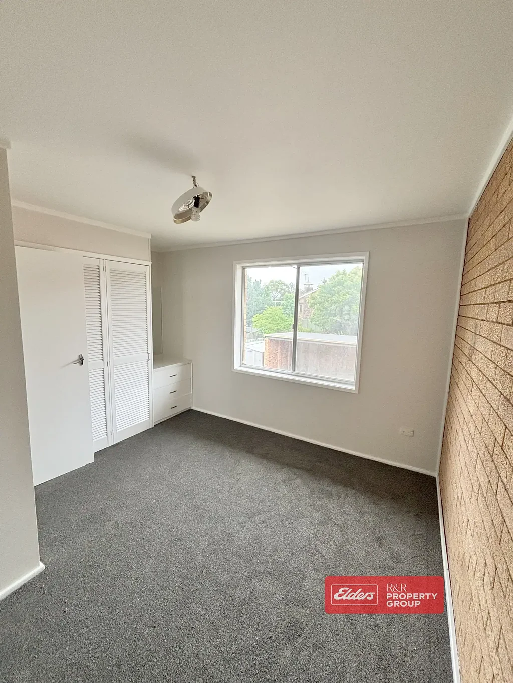 Tidy 2-Bedroom Unit - Convenient Location