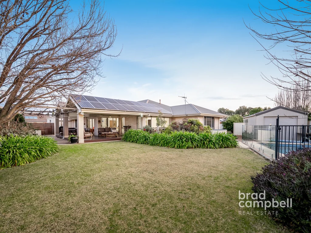 1 Nillahcootie Crescent, Kialla, VIC 3631