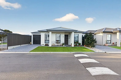 Victor Harbor 2Moenga Corner Position. Greater Privacy. Better Living.