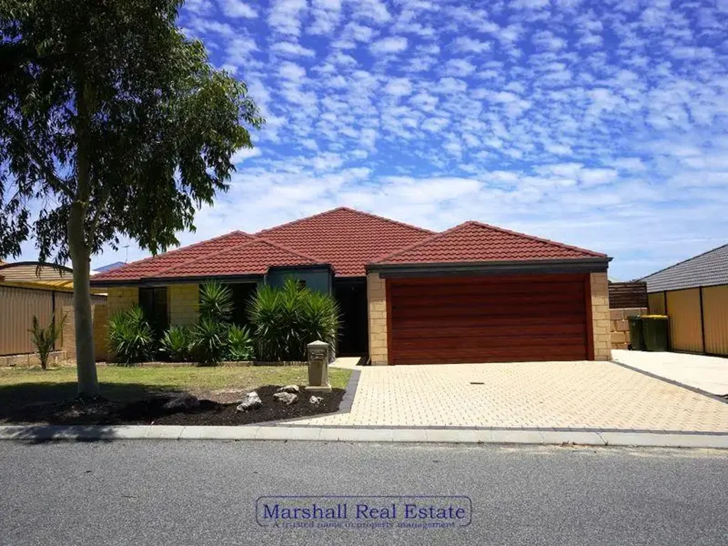 Family 4x2 in Carramar Golf Course Estate