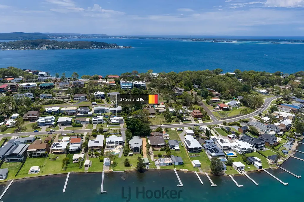 37 Sealand Road, Fishing Point, NSW 2283