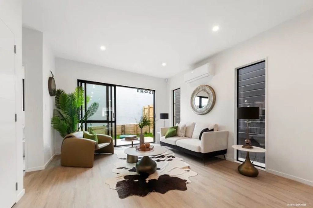 Te Atatu Peninsula 4房  Affordable Home - Freestanding, Modern & Elegant
