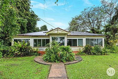 East Innisfail 3Habitaciones Timeless Art Deco Character on Half an Acre